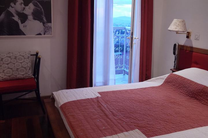 Room 9 of 73