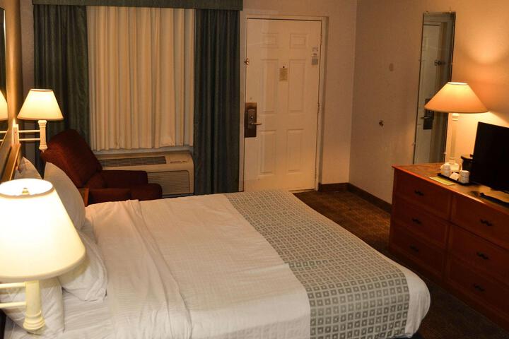1 King Bed (9 of 9)