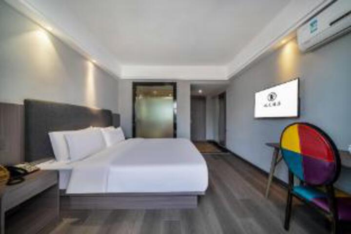Room 15 of 15