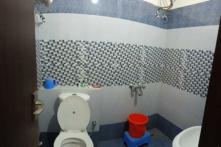 Room 18 of 28