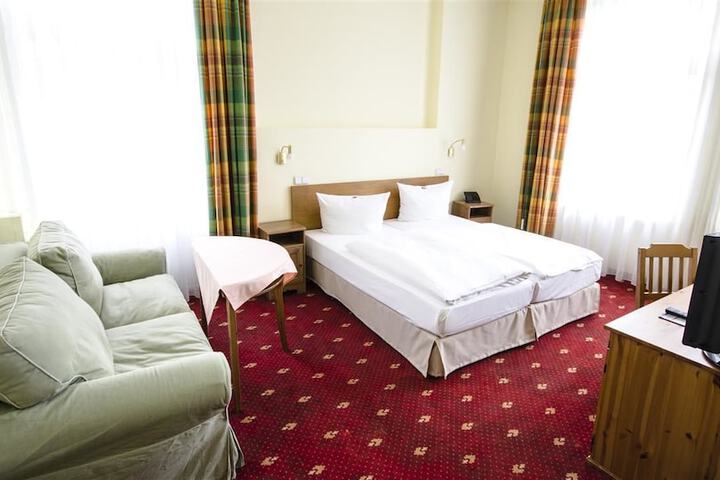 Room 5 of 26