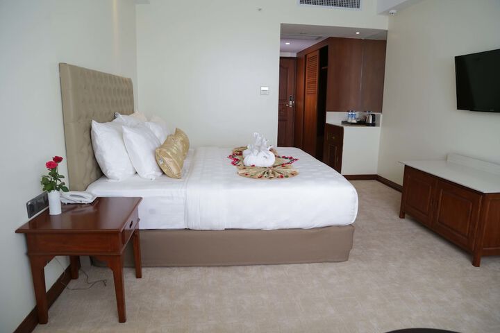 Room 8 of 32