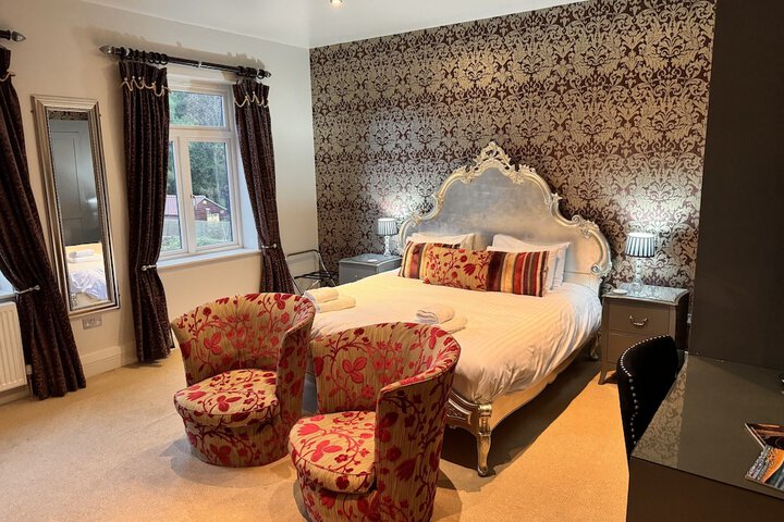Room 7 of 32