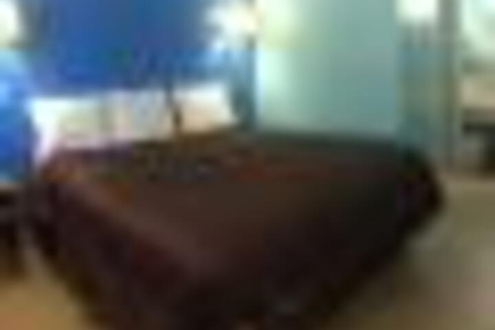 Room 8 of 10