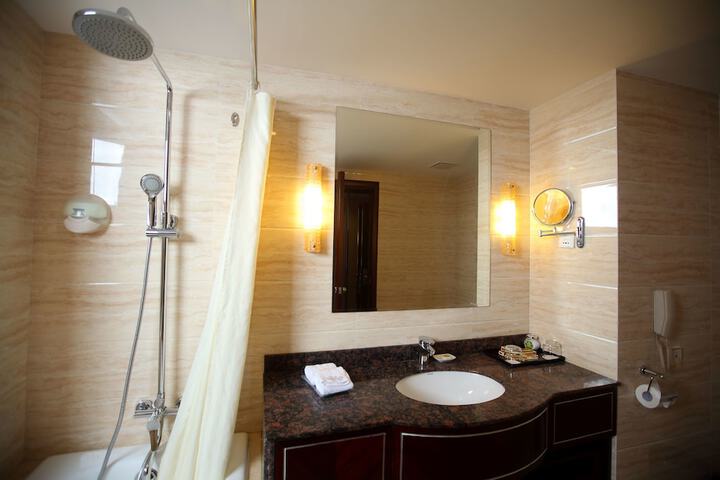 Room 30 of 48