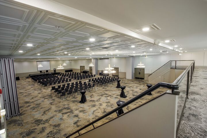 Ballroom/Hall 124 of 152