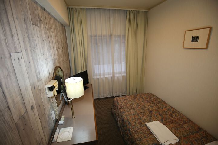 Room 9 of 33