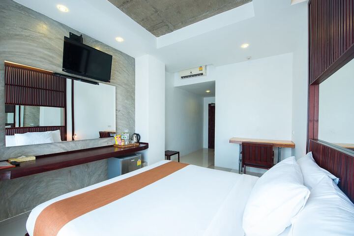 Room 16 of 40