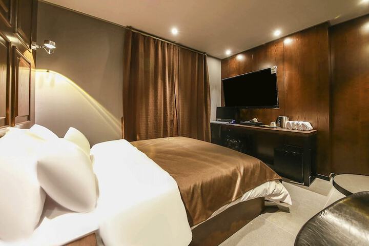 Room 10 of 25