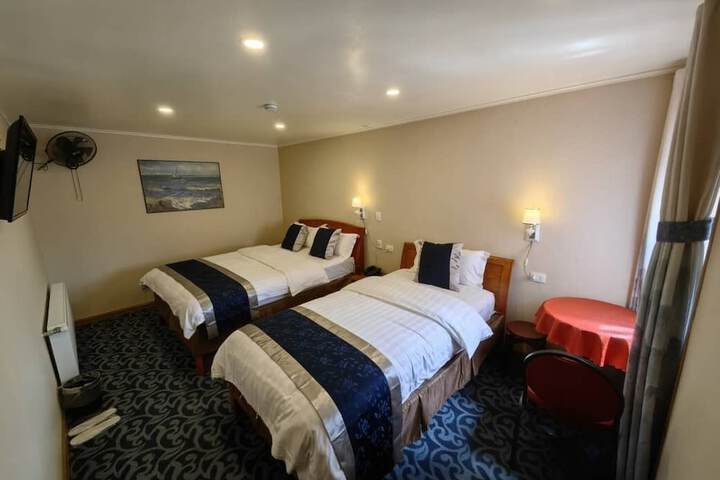 Room 4 of 11