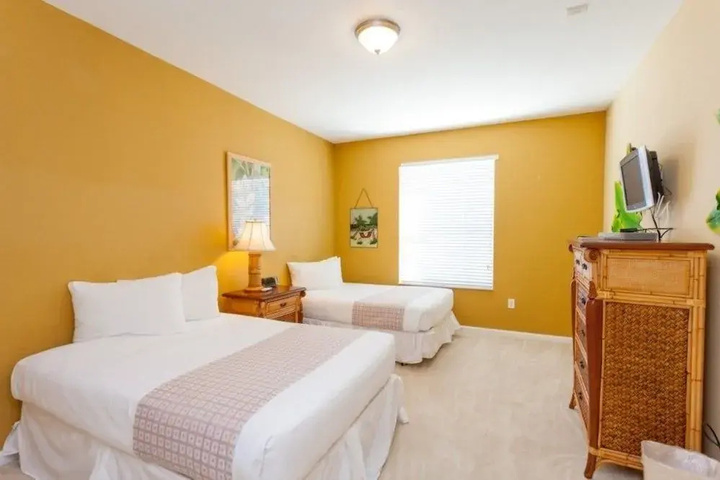 Room 6 of 32