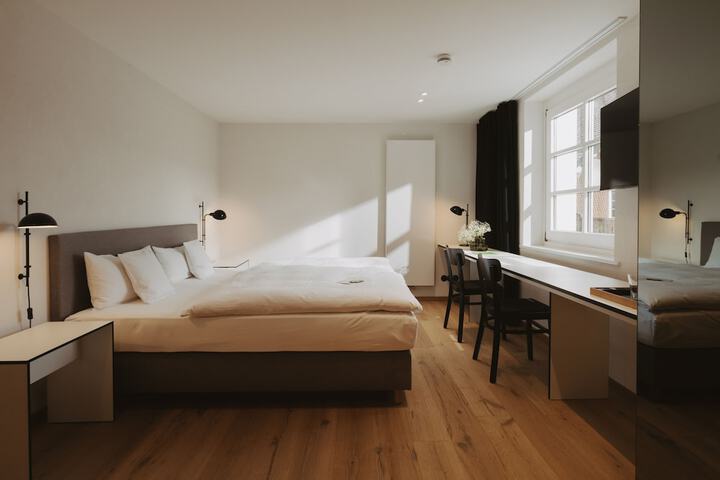 Room 26 of 395