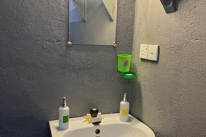 Room 11 of 19