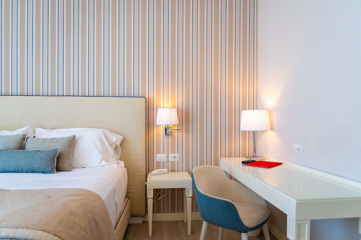Room 26 of 114