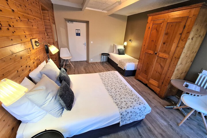 Room 10 of 28