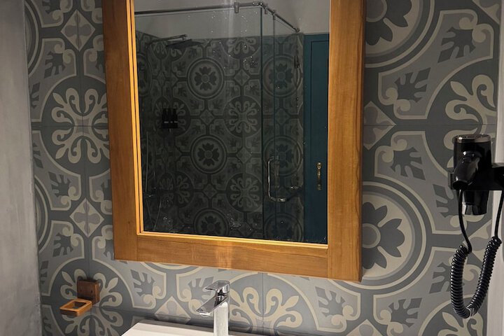 Room 27 of 36