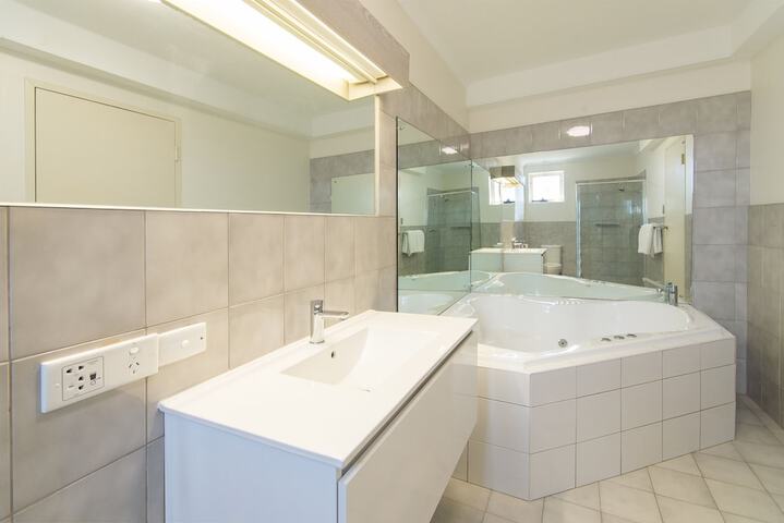 Room 14 of 22