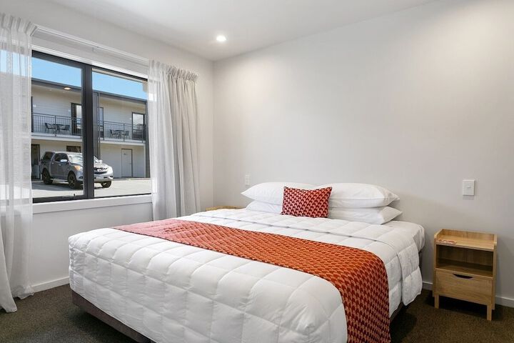Room 10 of 65