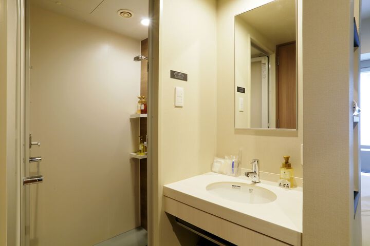 Room 16 of 30