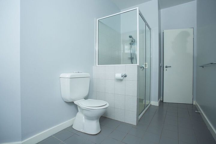 Room 10 of 17