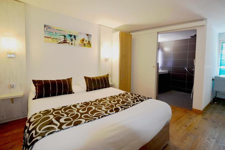 Room 32 of 80