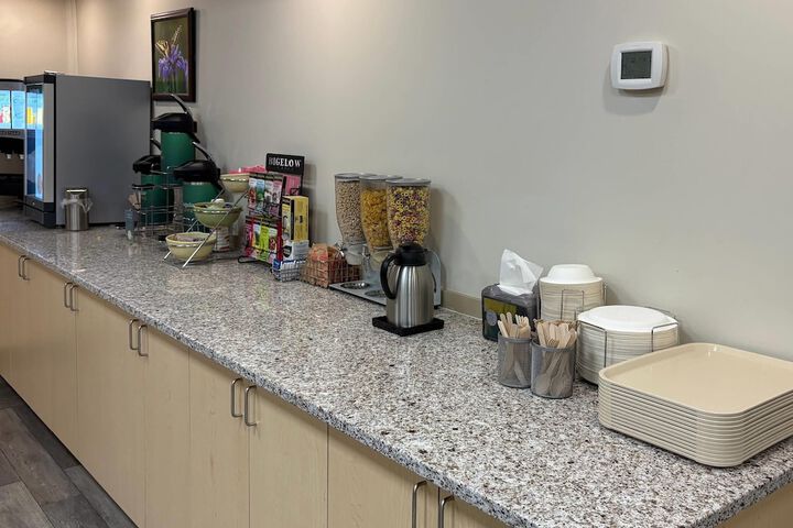Breakfast/Coffee Service 26 of 32