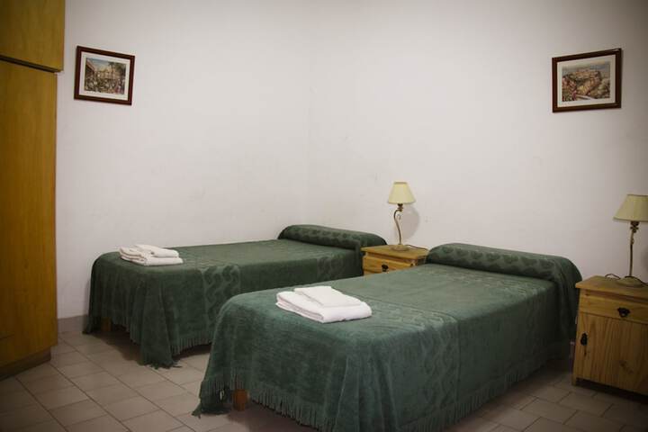 Room 2 of 40