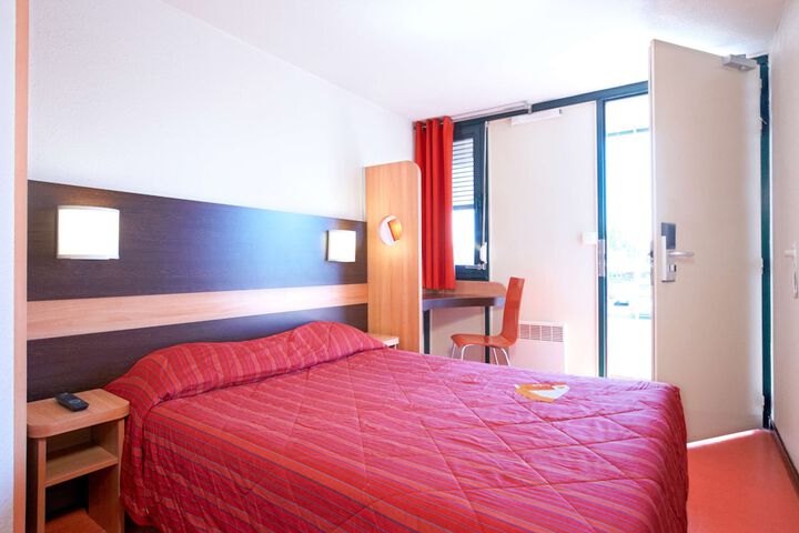 Room 8 of 27