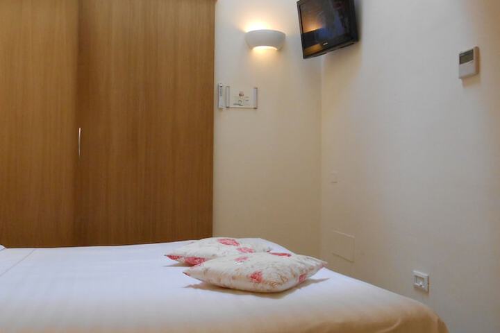 Room 6 of 40