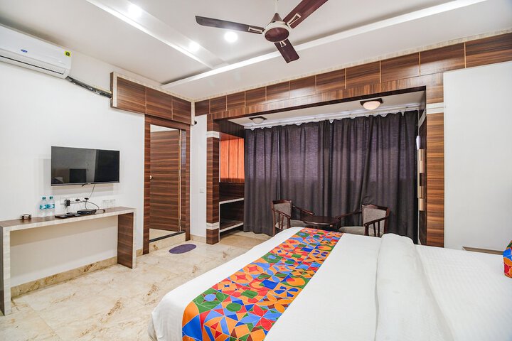 Room 13 of 30