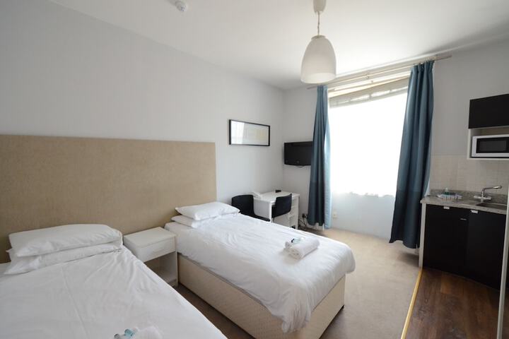 Room 107 of 371