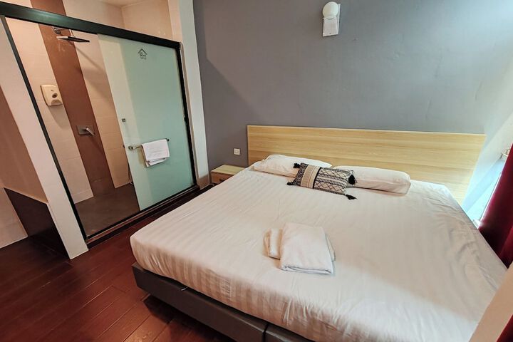 Room 12 of 48