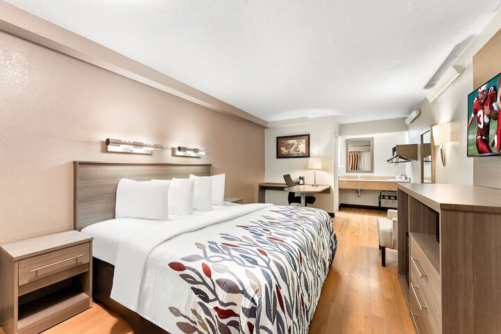 Standard | King Bed (3 of 18)