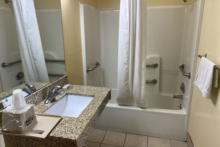 2 Double Beds Accessible (6 of 6)