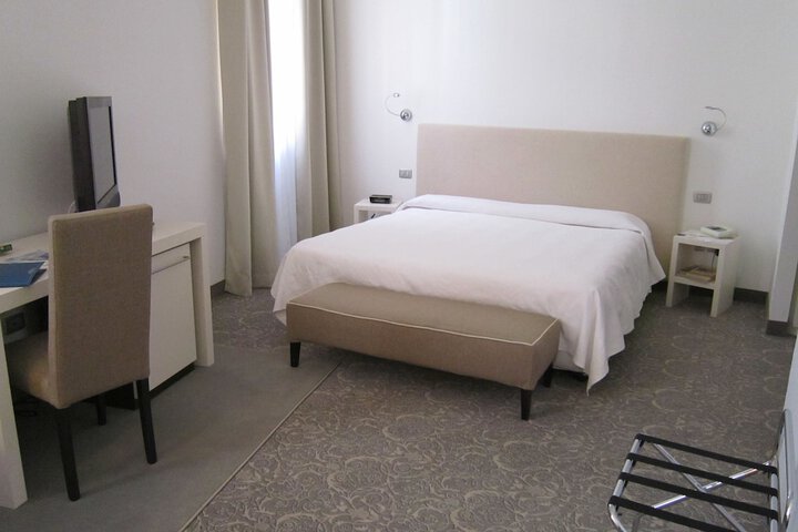 Room 7 of 39