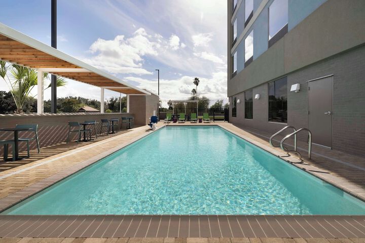 Pool 24 of 39