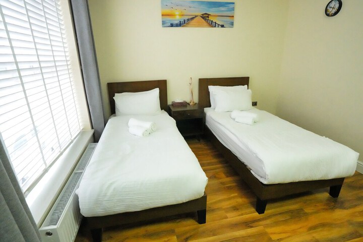 Room 42 of 121