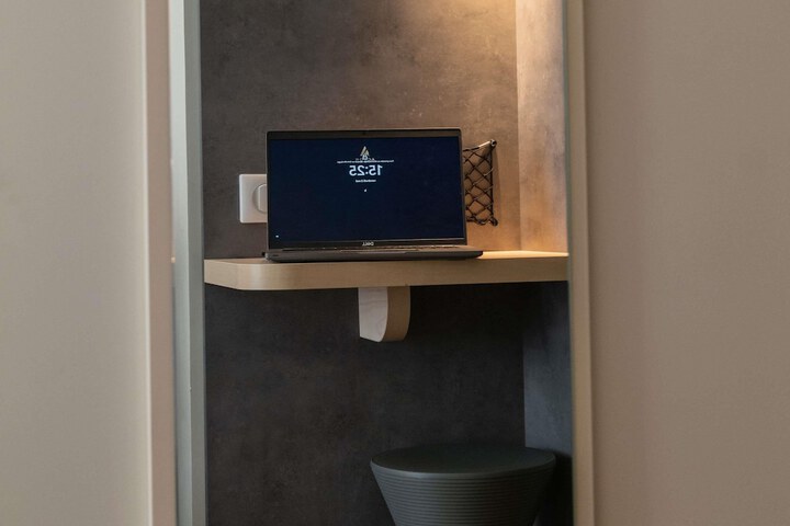 Room 47 of 97