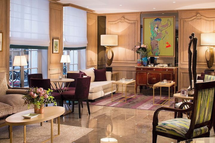 Lounge 43 of 60
