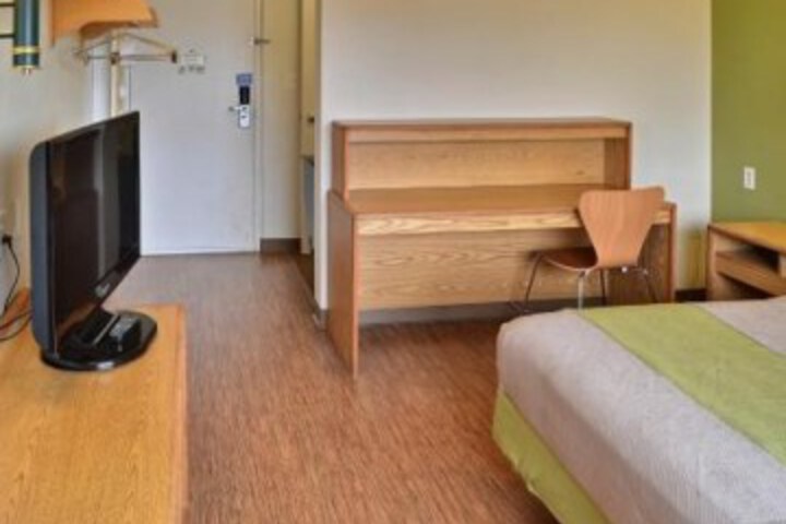 Room 14 of 65