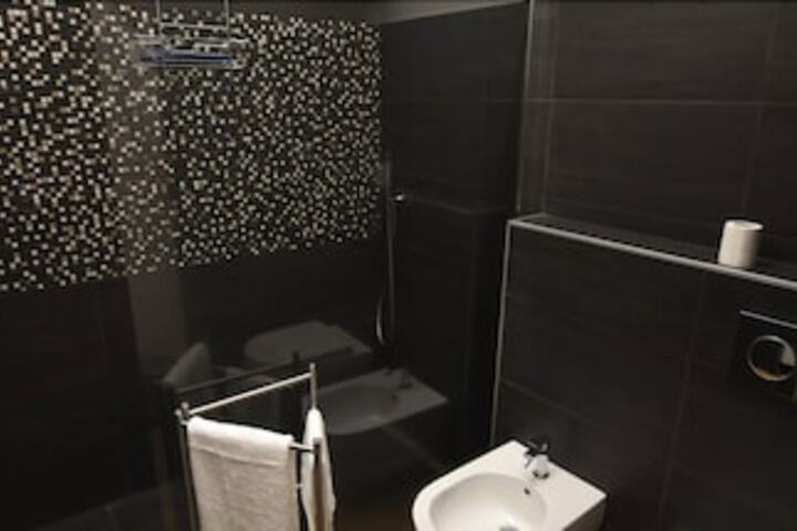Room 4 of 30