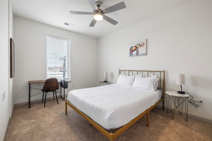 Room 33 of 136