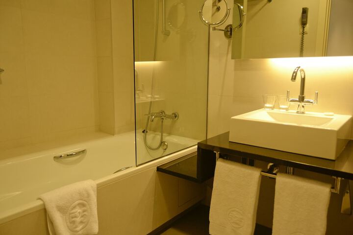 Room 53 of 105