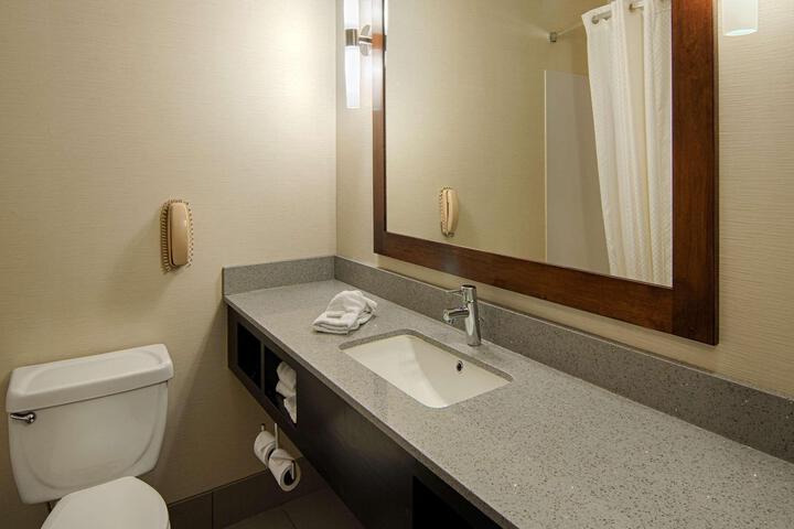 Suite 2 Queen Beds Sofa Bed Work Desk Microwave, Refrigerator Full Breakfast (4 of 10)