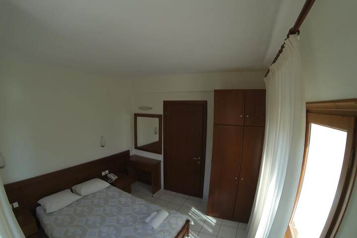 Room 5 of 33