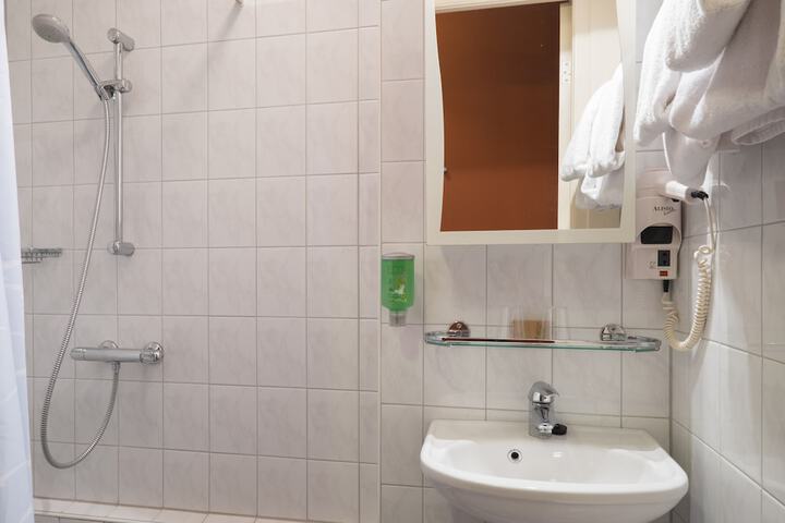 Room 73 of 107
