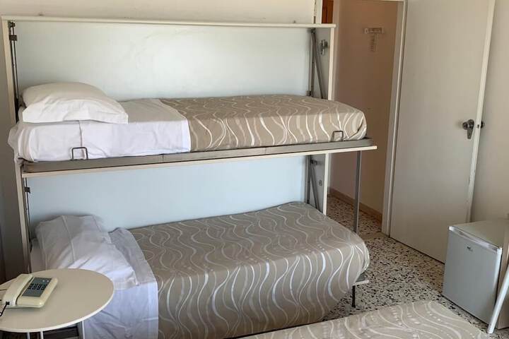Room 21 of 37