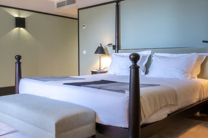 Room 42 of 157