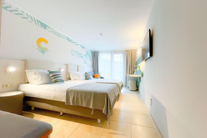 Room 10 of 48