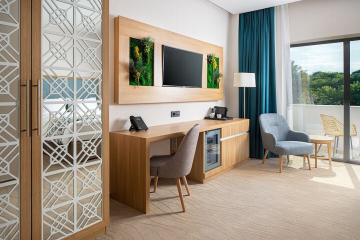Room 8 of 28